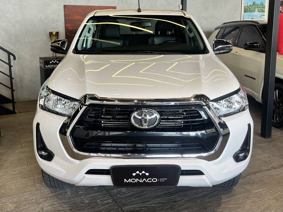 TOYOTA HILUX 2.8 D-4D TURBO DIESEL CD SRV 4X4 AUTOMÁTICO TOYOTA HILUX 2.8 D-4D TURBO DIESEL CD SRV 4X4 AUTOMÁTICO